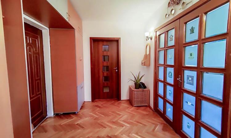 Sos. Berceni vav spital cu loc parcare