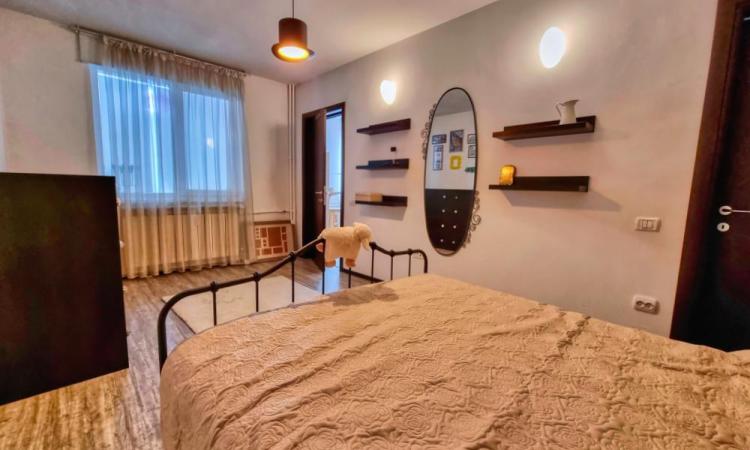 Vatra Luminoasa - deosebit