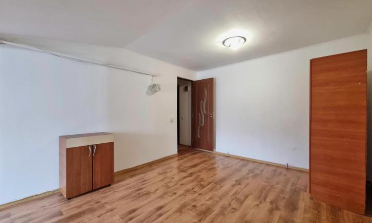 Garsoniera Economica - Piata Rahova
