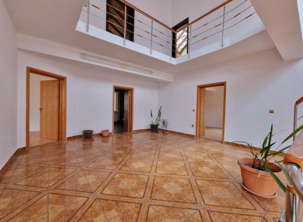 Vila cu Piscina si Garaj D+P+2+M - Titan - Balta Alba