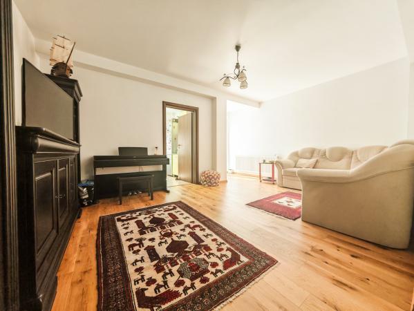 Casa 4 camere si curte generoasa - Ghencea