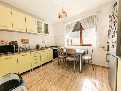 Casa 4 camere si curte generoasa - Ghencea