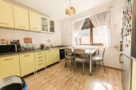 Casa 4 camere si curte generoasa - Ghencea