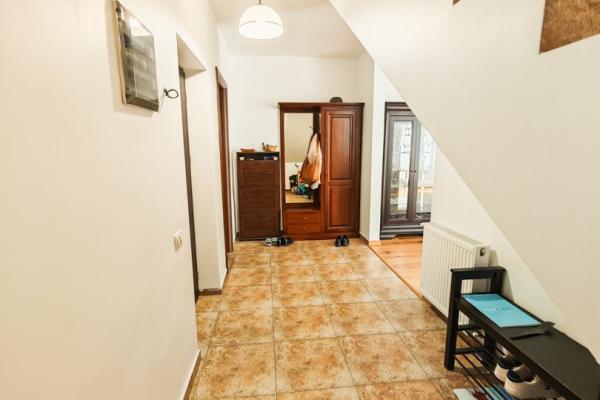 Casa 4 camere si curte generoasa - Ghencea