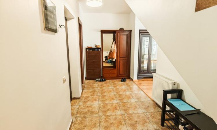 Casa 4 camere si curte generoasa - Ghencea