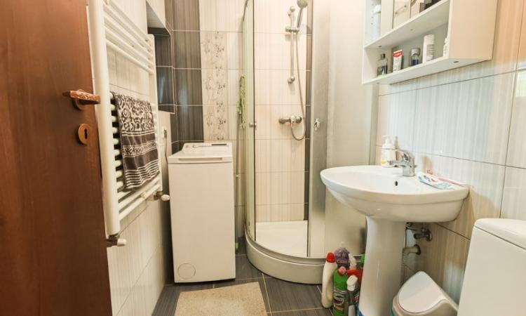Casa 4 camere si curte generoasa - Ghencea