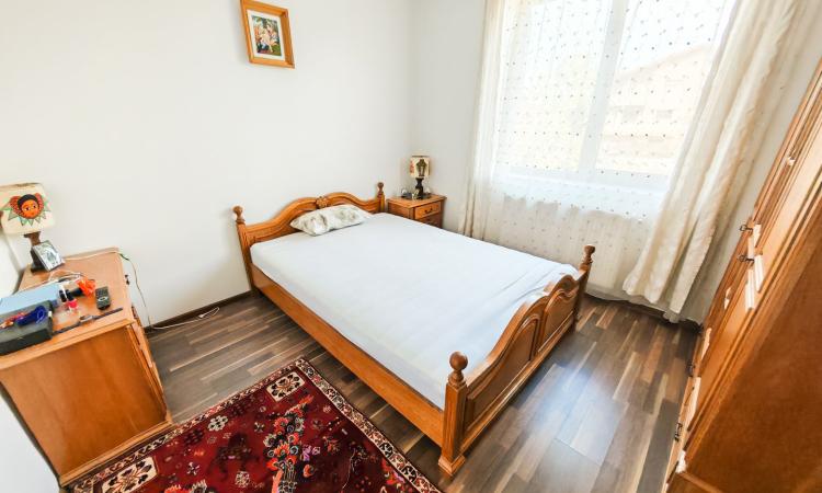 Casa 4 camere si curte generoasa - Ghencea