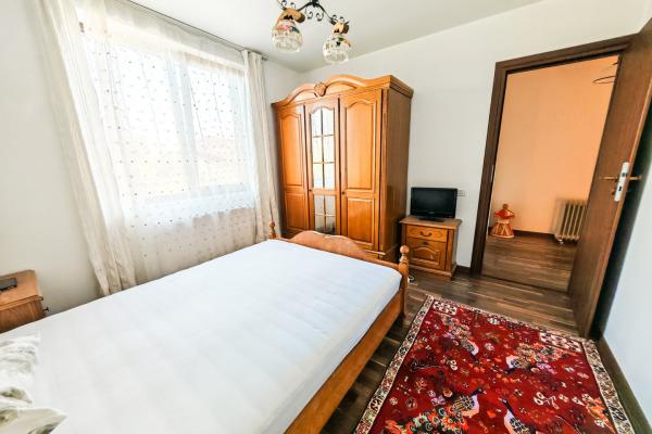 Casa 4 camere si curte generoasa - Ghencea