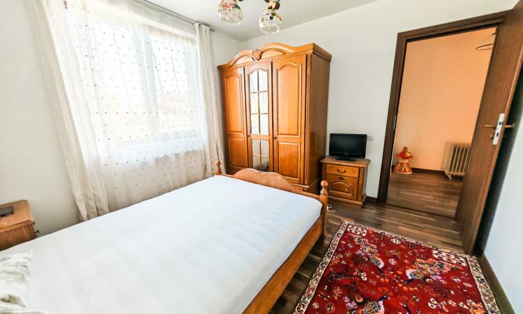 Casa 4 camere si curte generoasa - Ghencea