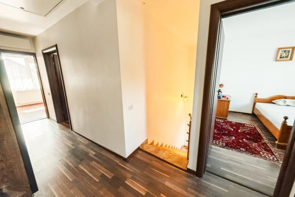 Casa 4 camere si curte generoasa - Ghencea