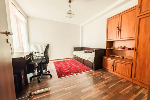 Casa 4 camere si curte generoasa - Ghencea