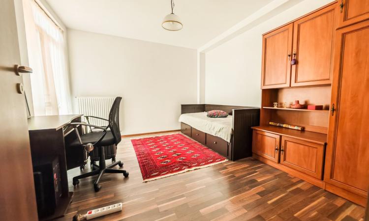 Casa 4 camere si curte generoasa - Ghencea