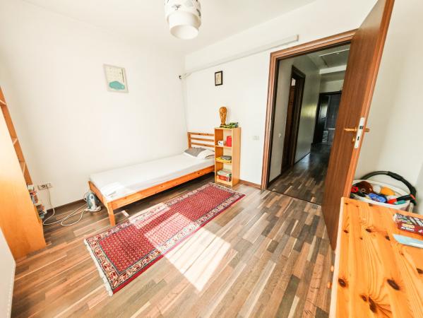 Casa 4 camere si curte generoasa - Ghencea