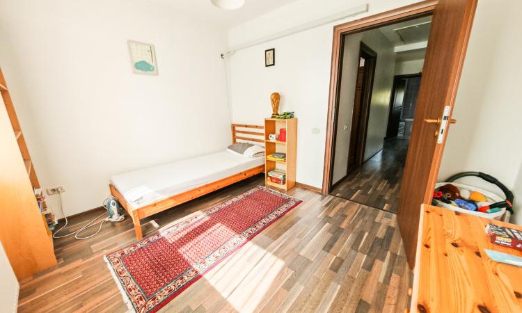 Casa 4 camere si curte generoasa - Ghencea