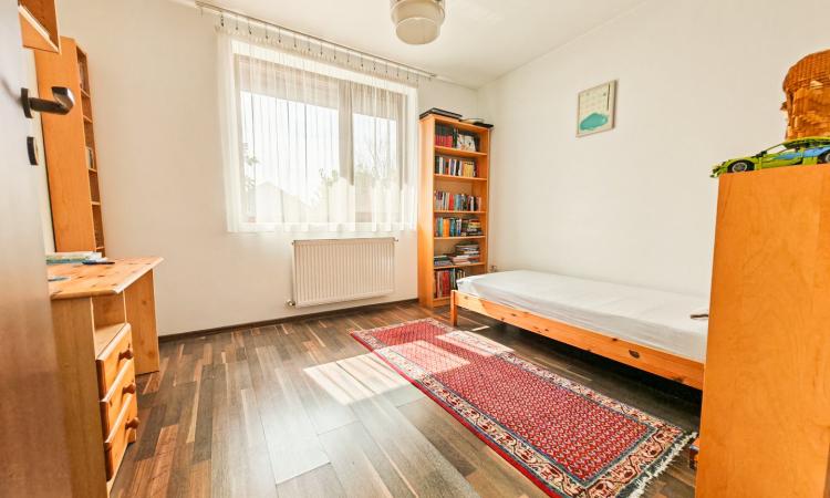 Casa 4 camere si curte generoasa - Ghencea
