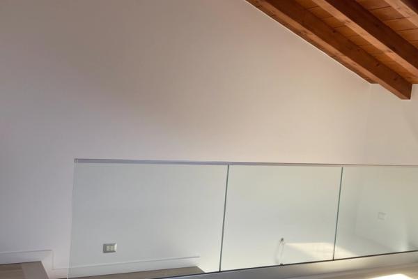 Duplex spatios 5 camere cu 2 bai | Verona - Italia