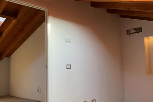 Duplex spatios 5 camere cu 2 bai | Verona - Italia