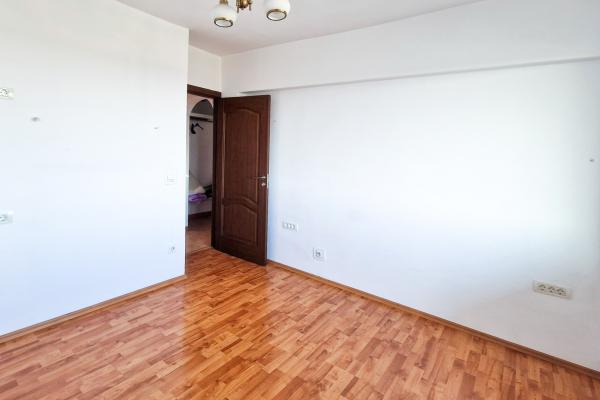 Apartament 3 camere decomandat, bucatarie mobilata si utilata, 79mp