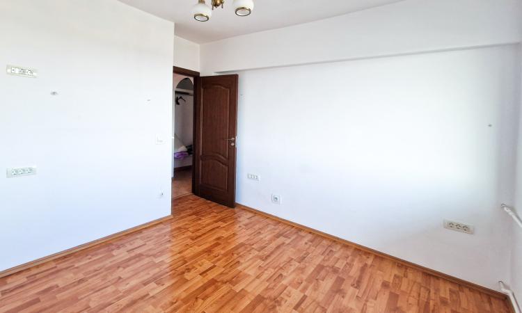 Apartament 3 camere decomandat, bucatarie mobilata si utilata, 79mp