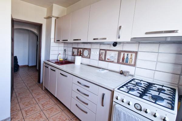 Apartament 3 camere decomandat, bucatarie mobilata si utilata, 79mp
