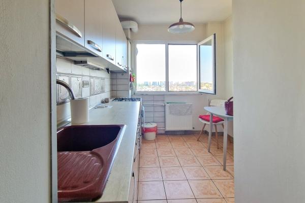 Apartament 3 camere decomandat, bucatarie mobilata si utilata, 79mp