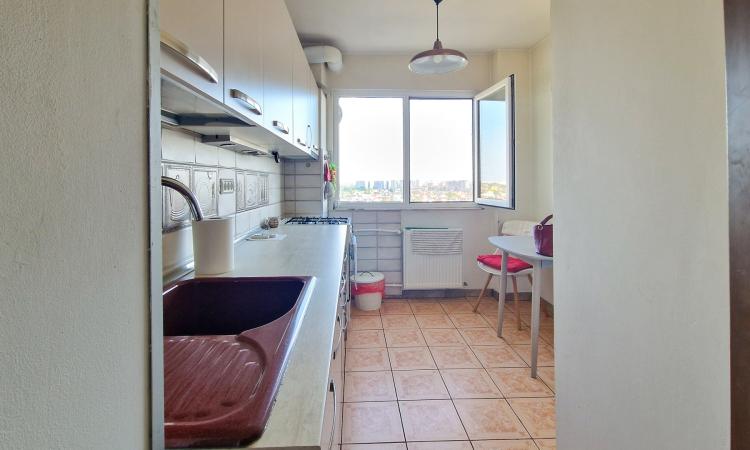 Apartament 3 camere decomandat, bucatarie mobilata si utilata, 79mp