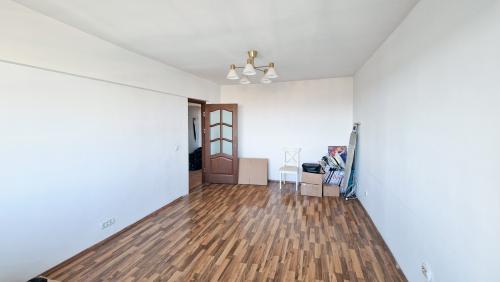 Apartament 3 camere decomandat, bucatarie mobilata si utilata, 79mp