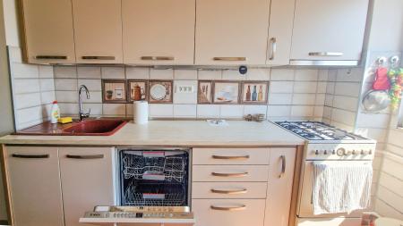 Apartament 3 camere decomandat, bucatarie mobilata si utilata, 79mp