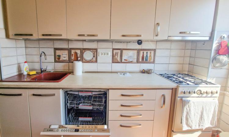 Apartament 3 camere decomandat, bucatarie mobilata si utilata, 79mp