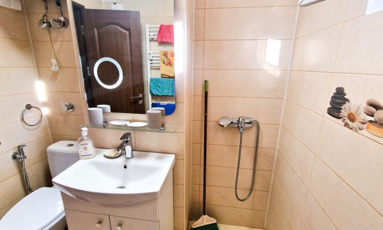Apartament 3 camere decomandat, bucatarie mobilata si utilata, 79mp