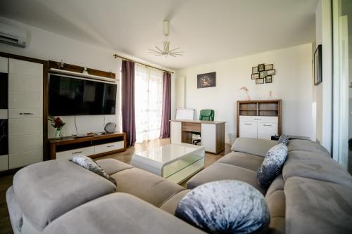 De inchiriat- 2 camere Cloud 9- 61 mp decomandat +loc parcare subteran