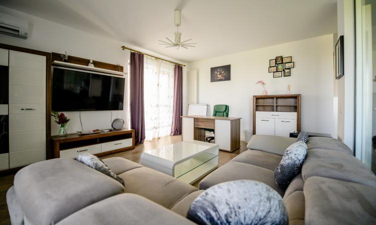 De inchiriat- 2 camere Cloud 9- 61 mp decomandat +loc parcare subteran