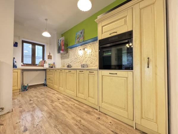De vanzare casa 5 camere 145mp utili + 300mp curte- Baneasa- Herastrau